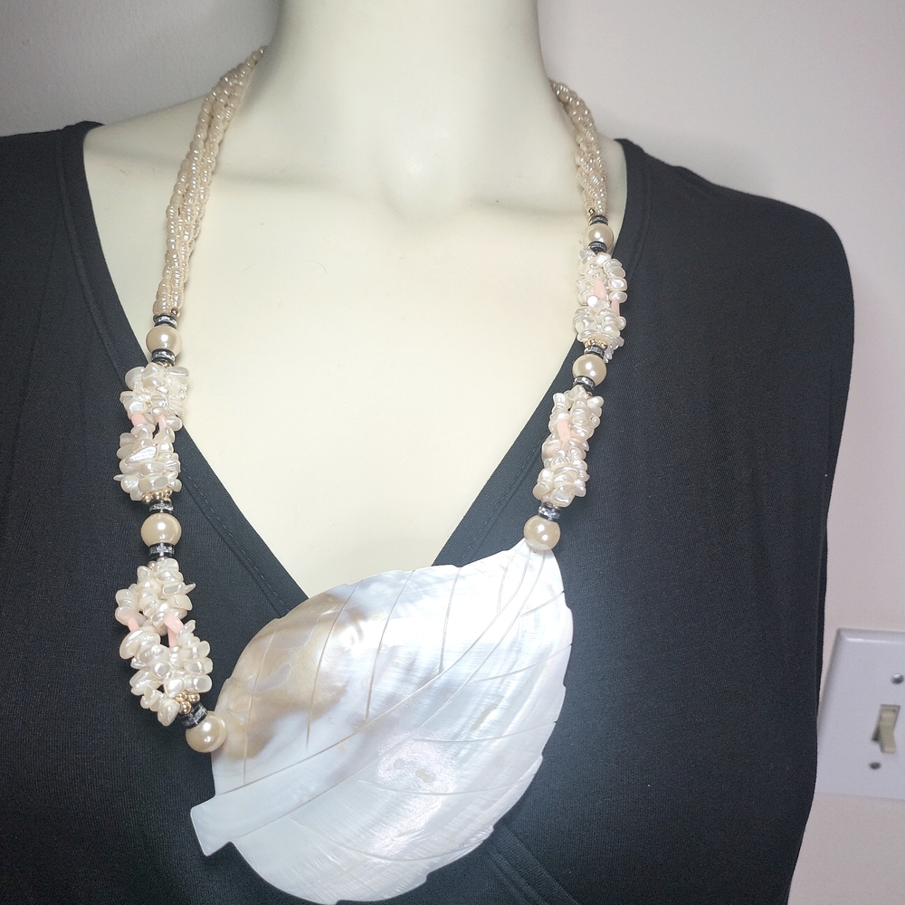 Cream Mother of Pearls Necklace